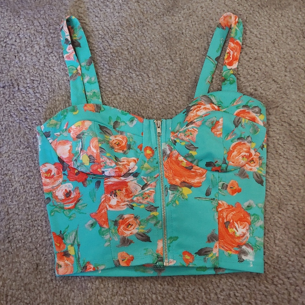 🏵️😍Floral crop top charlotte russe xs